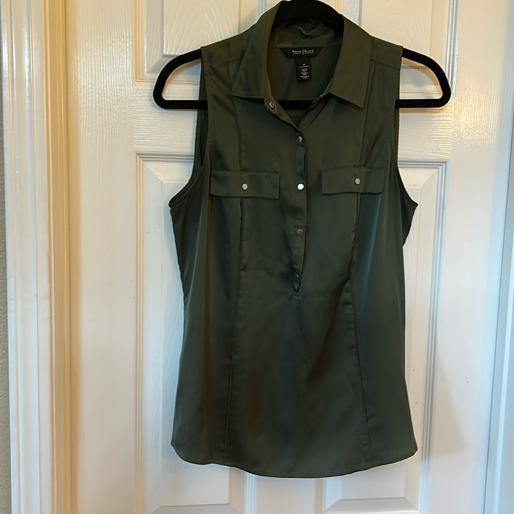 WHBM sleeveless top in army green functional snap buttons. Size M